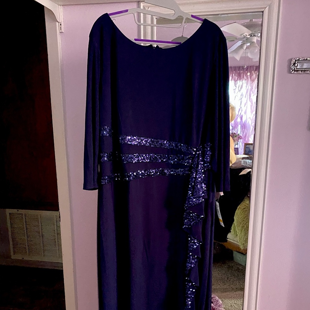 Beautiful Long formal navy blue dress